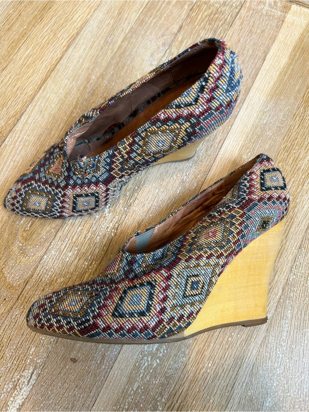 Woven Geometric Pattern Wedge Pumps in Multicolor